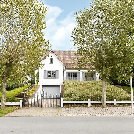 Near Sandy Beach, Cleaning Included Villa Nieuwpoort